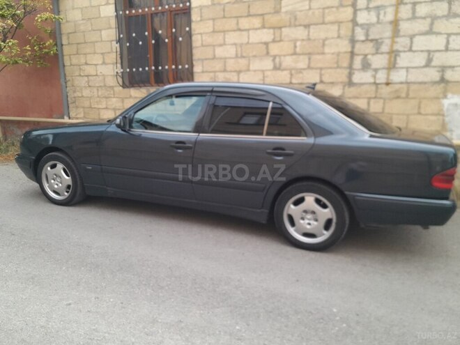 Mercedes E 220-3