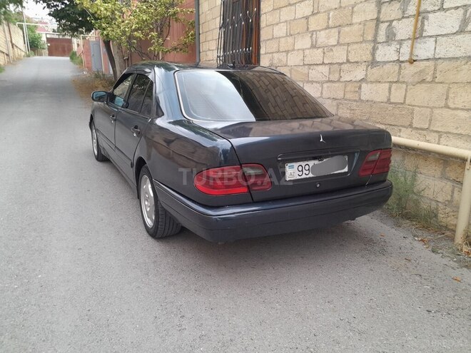 Mercedes E 220-2