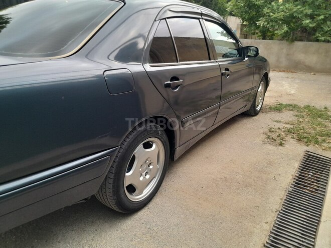 Mercedes E 220-4
