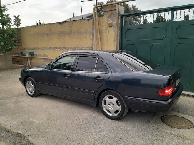 Mercedes E 220-5