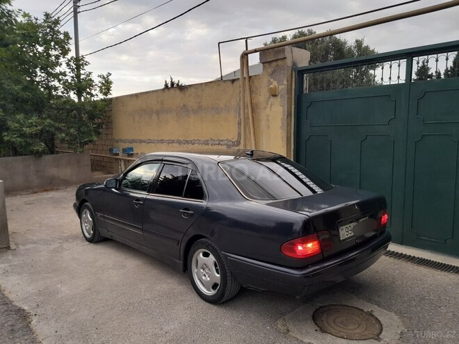 Mercedes E 220-10