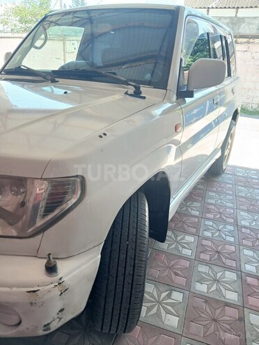 Mitsubishi Pajero io-5