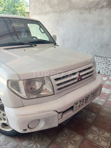 Mitsubishi Pajero io-8