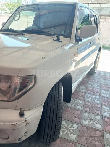 Mitsubishi Pajero io-6