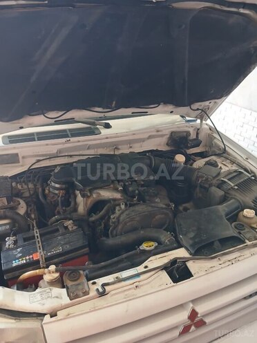 Mitsubishi Pajero io-13