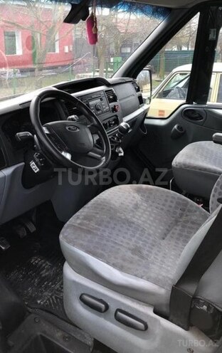 Ford Transit-5