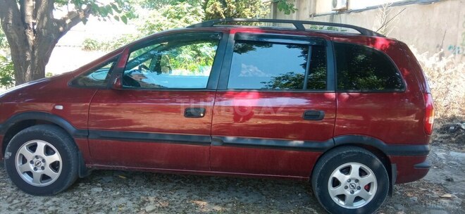 Opel Zafira-8