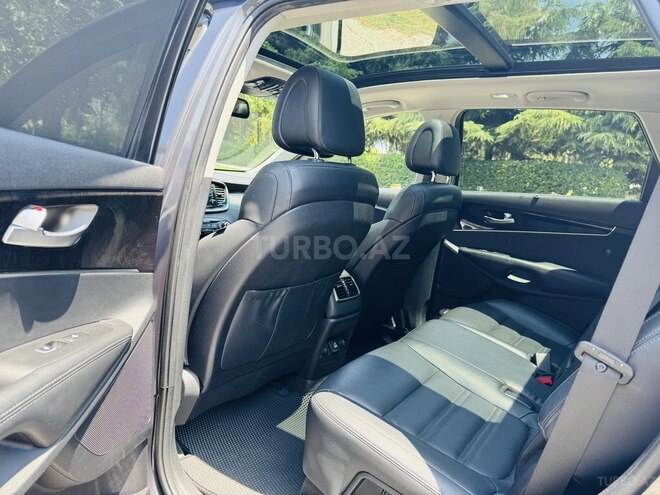 Kia Sorento-12
