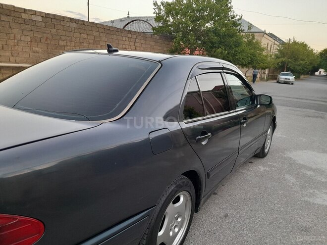 Mercedes E 220-12