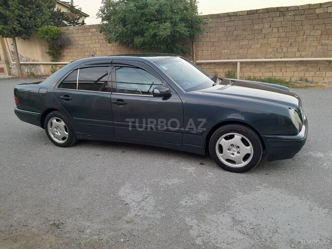 Mercedes E 220-13