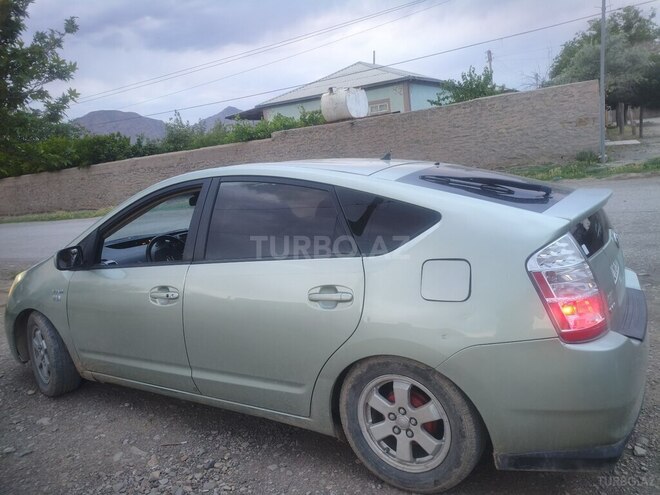 Toyota Prius-4