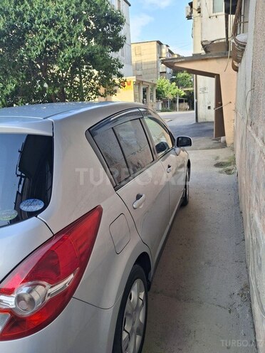 Nissan Tiida-5