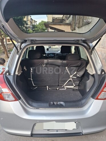 Nissan Tiida-3