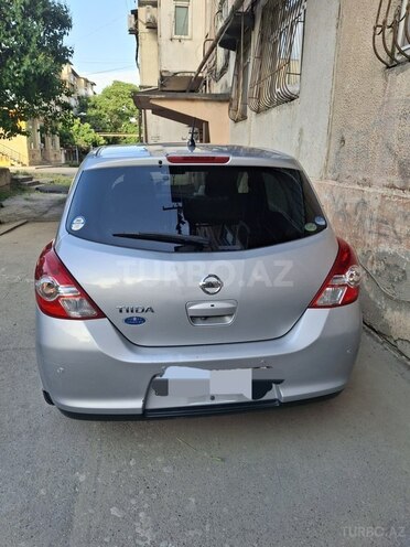 Nissan Tiida-4