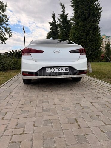 Hyundai Elantra-4