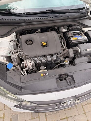 Hyundai Elantra-11