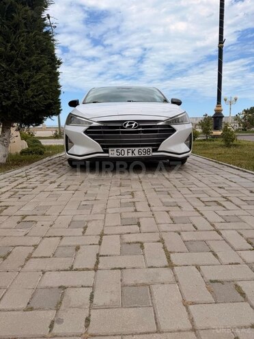 Hyundai Elantra-1