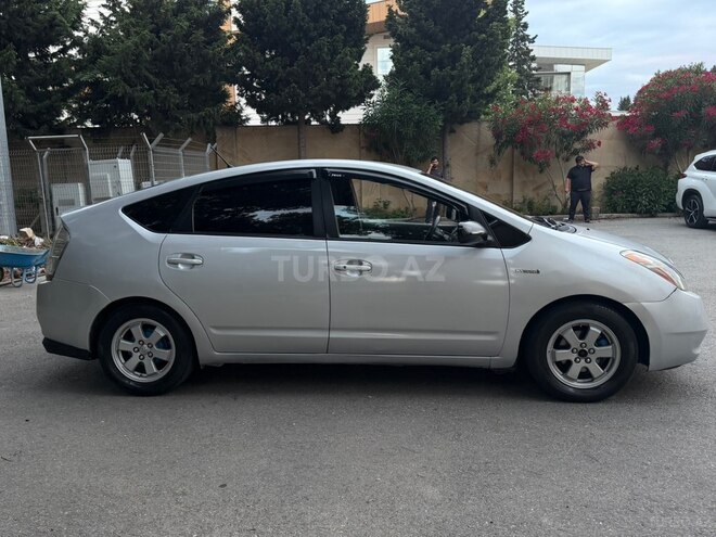 Toyota Prius-4