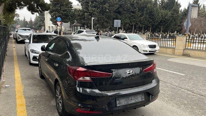 Hyundai Elantra-2