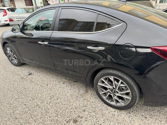 Hyundai Elantra-3