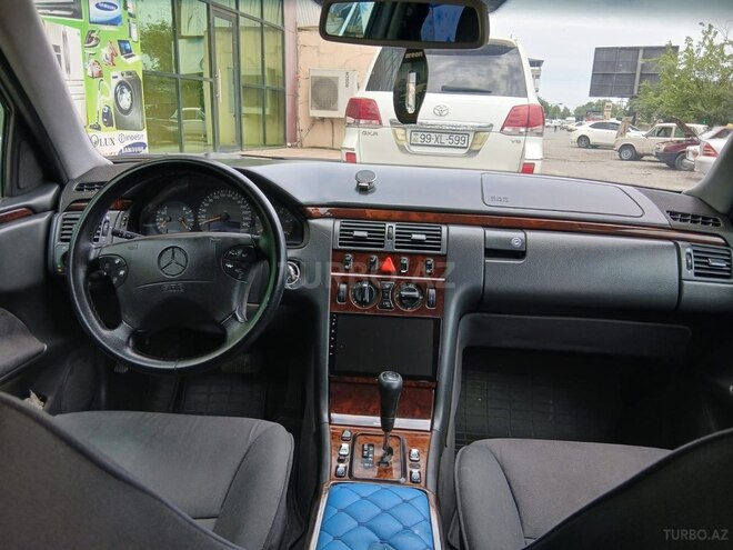 Mercedes E 220-3