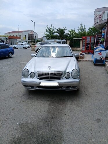 Mercedes E 220-1