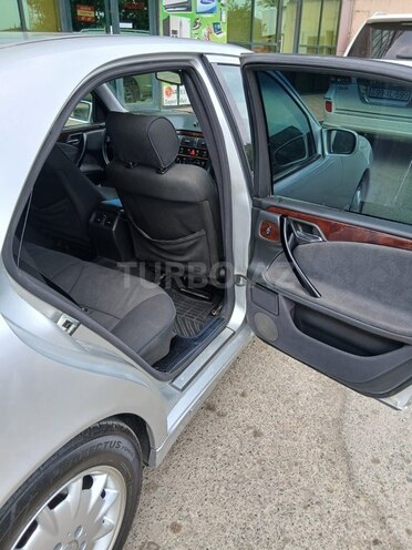 Mercedes E 220-7