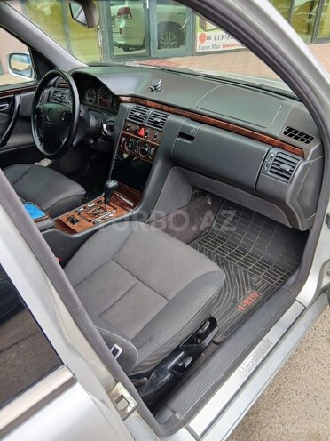 Mercedes E 220-8