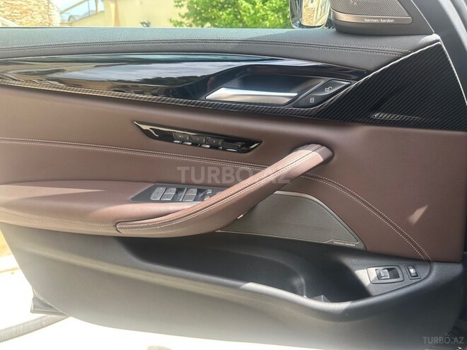 BMW 530e-7