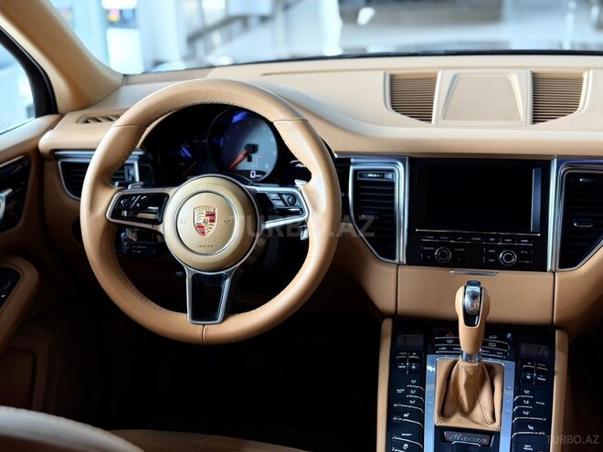 Porsche Macan S-8