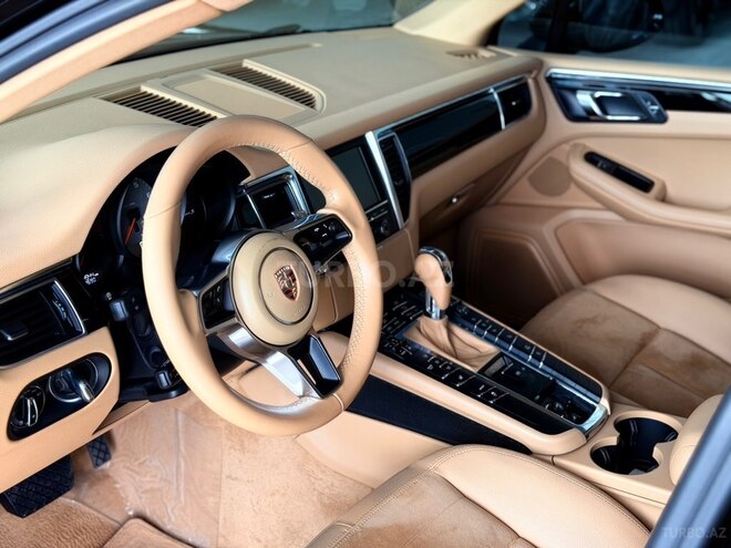 Porsche Macan S-7