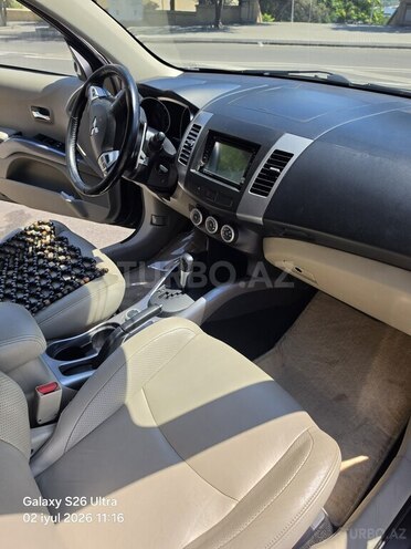 Mitsubishi Outlander-7