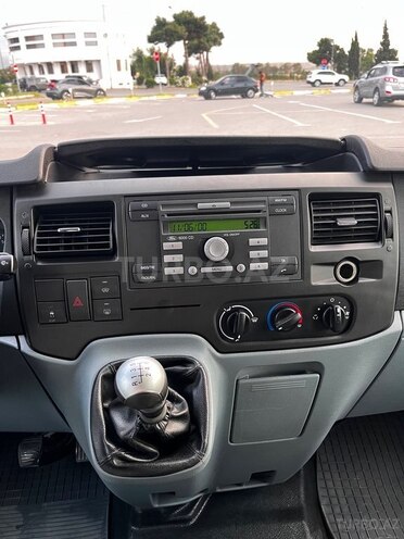 Ford Transit-10