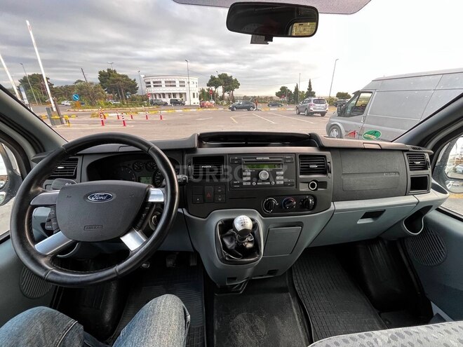 Ford Transit-9