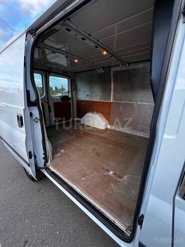 Ford Transit-17