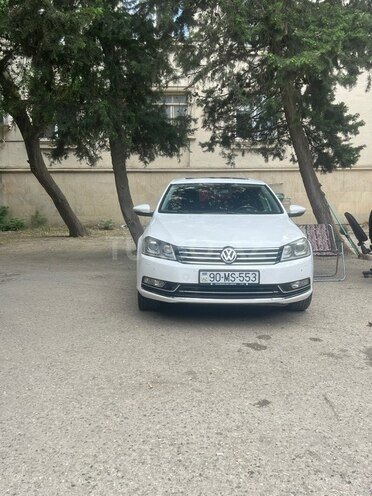 Volkswagen Passat-1