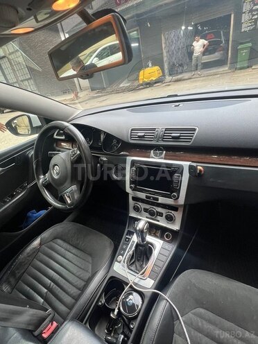 Volkswagen Passat-8