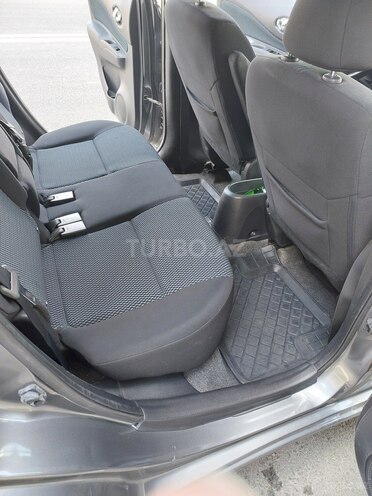 Nissan Note-8