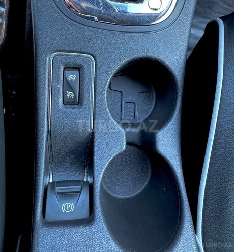 Renault Fluence-13