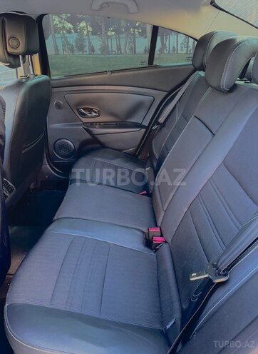 Renault Fluence-17