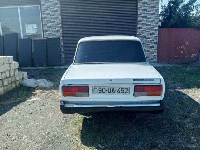 LADA (VAZ) 2107-2