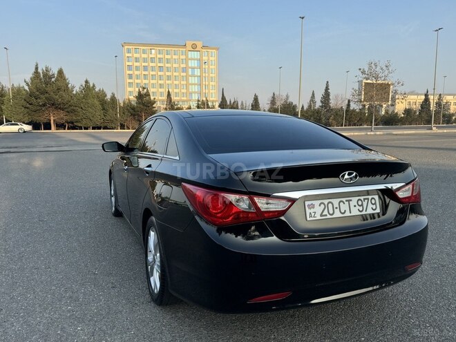 Hyundai Sonata-12