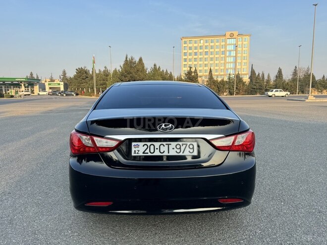 Hyundai Sonata-16