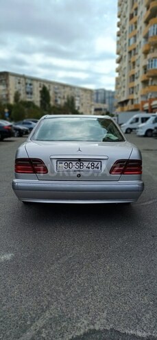 Mercedes E 240-2
