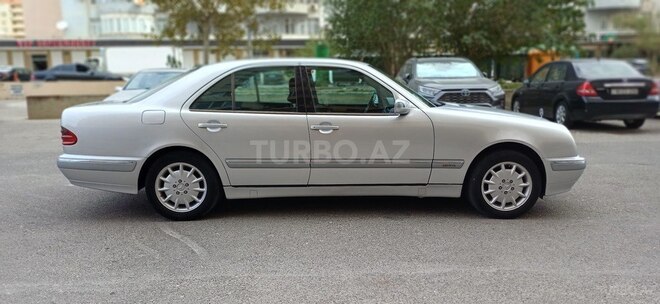 Mercedes E 240-4