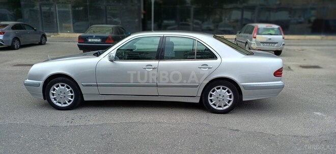 Mercedes E 240-3