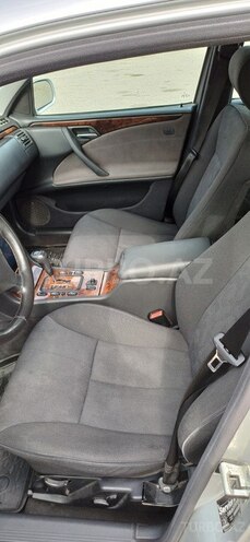 Mercedes E 240-5