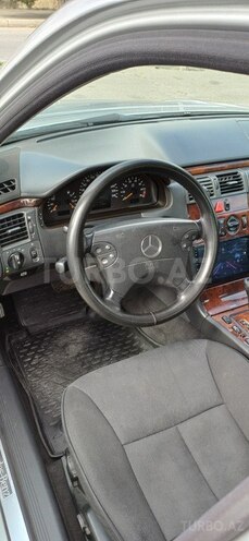 Mercedes E 240-6