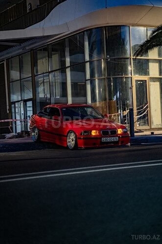 BMW 320-1