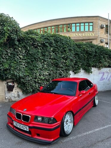 BMW 320-2